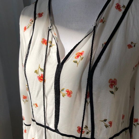 ❌ SOLD ❌ LC Lauren Conrad Bohemian Floral Blouse - Picture 2 of 8